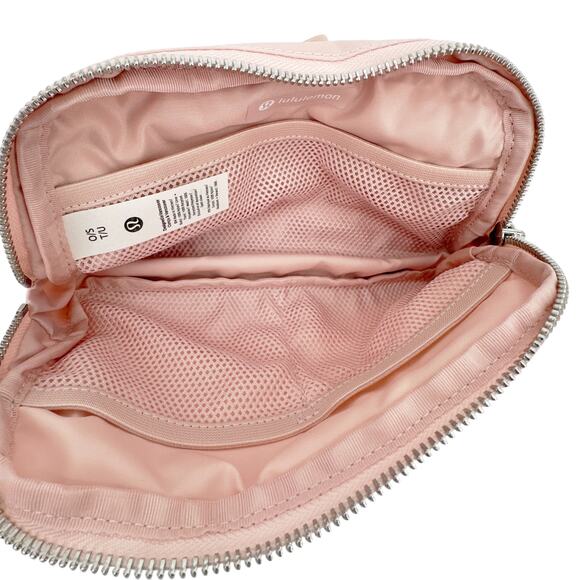 LULULEMON Everywhere Belt Bag 1L Wordmark Pink Mist - Picture 4 of 4